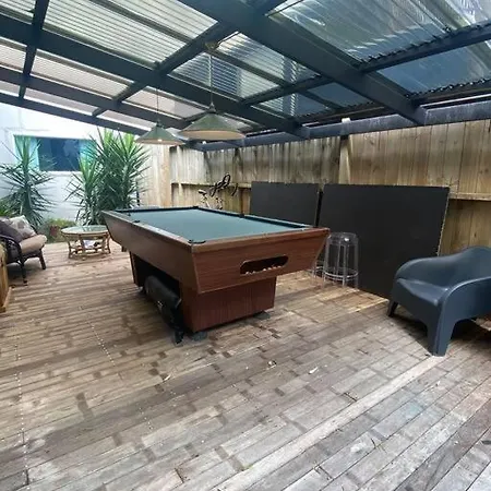 Electric Waihi Beach House - Family & Dog Friendly, Close To Beach, Pool Table, Outdoor Fire Room, Skate Ramp Bowentown Exterior photo