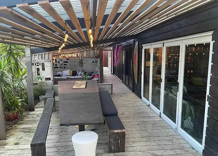 Electric Waihi Beach House - Family & Dog Friendly, Close To Beach, Pool Table, Outdoor Fire Room, Skate Ramp