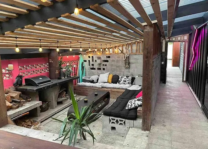Electric Waihi Beach House - Family & Dog Friendly, Close To Beach, Pool Table, Outdoor Fire Room, Skate Ramp