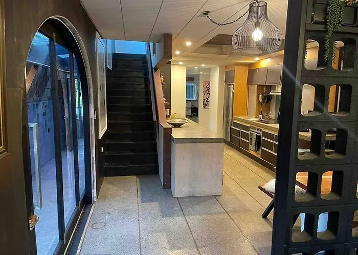 Electric Waihi Beach House - Family & Dog Friendly, Close To Beach, Pool Table, Outdoor Fire Room, Skate Ramp
