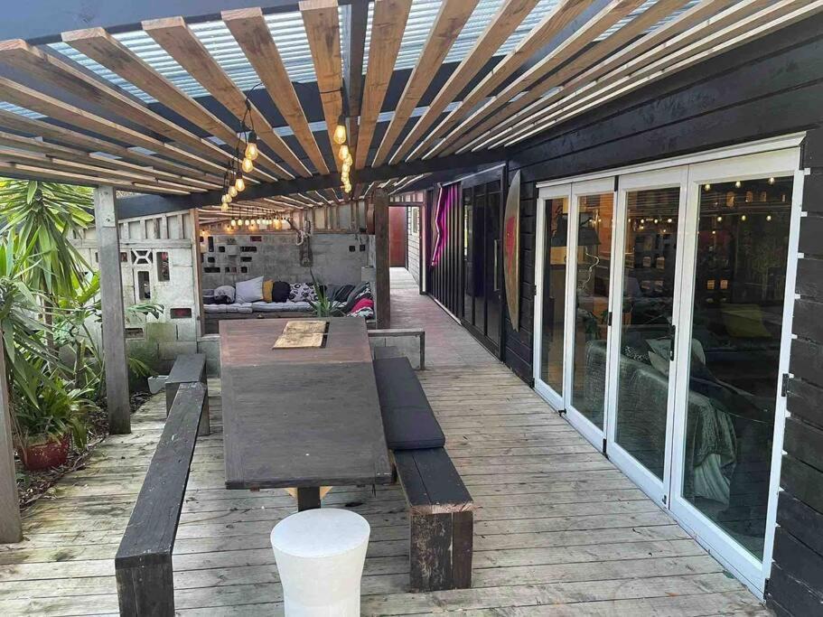Electric Waihi House - Family & Dog Friendly, Close To Beach, Pool Table, Outdoor Fire Room, Skate Ramp Holiday home *