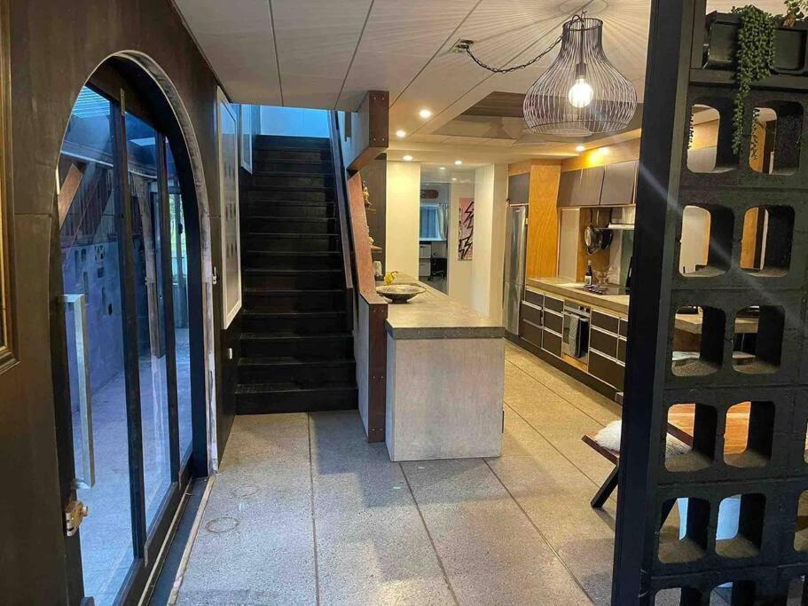 Electric Waihi House - Family & Dog Friendly, Close To Beach, Pool Table, Outdoor Fire Room, Skate Ramp Holiday home