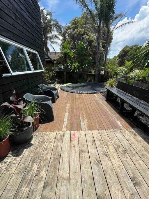Electric Waihi House - Family & Dog Friendly, Close To Beach, Pool Table, Outdoor Fire Room, Skate Ramp Holiday home *